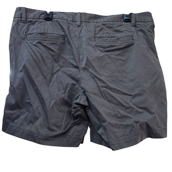 Banana Republic Grey Shorts GUC Size 16 womens - Picture 2 of 4
